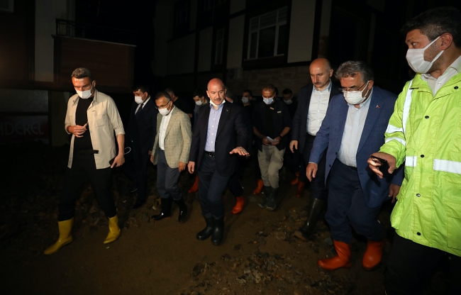 Bakan Soylu: İki vatandaşımızın enkazda olduğunu değerlendiriyoruz